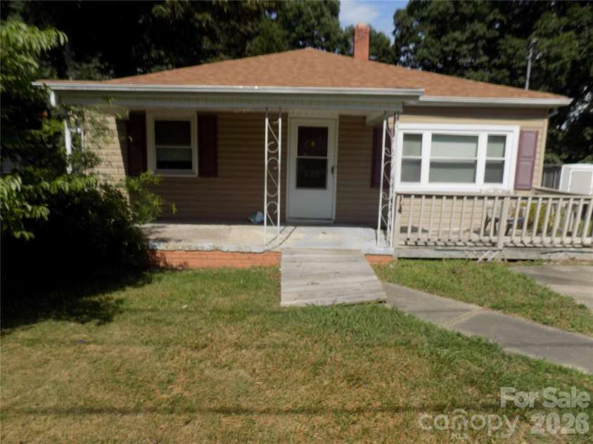 308 Vine Street, Gastonia, NC 28052.  MLS# CAR4393453, YatesRealty ID 34075. FRONT