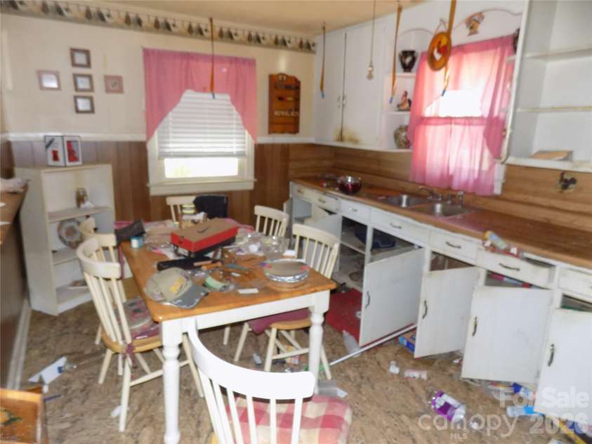 308 Vine Street, Gastonia, NC 28052.  MLS# CAR4393453, YatesRealty ID 34075. KITCHEN