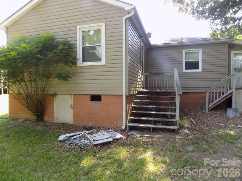 308 Vine Street, Gastonia, NC 28052.  MLS# CAR4393453, YatesRealty ID 34075. REAR