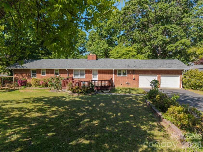 4646 Rainbow Drive, Kannapolis, NC 28081.  MLS# CAR4394032, YatesRealty ID 34076. 