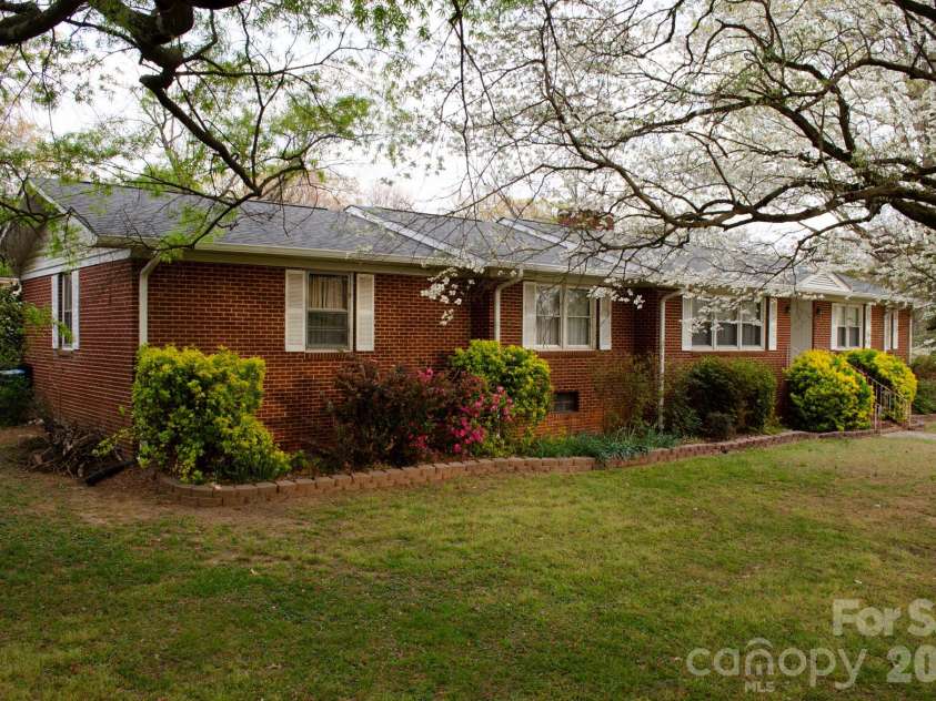 4646 Rainbow Drive, Kannapolis, NC 28081.  MLS# CAR4394032, YatesRealty ID 34076. 