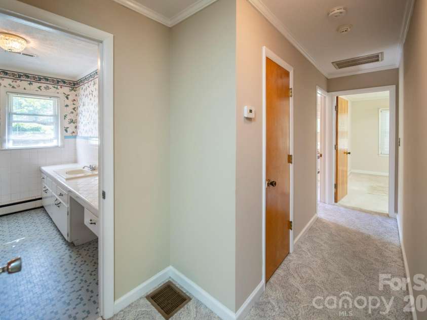 4646 Rainbow Drive, Kannapolis, NC 28081.  MLS# CAR4394032, YatesRealty ID 34076. 