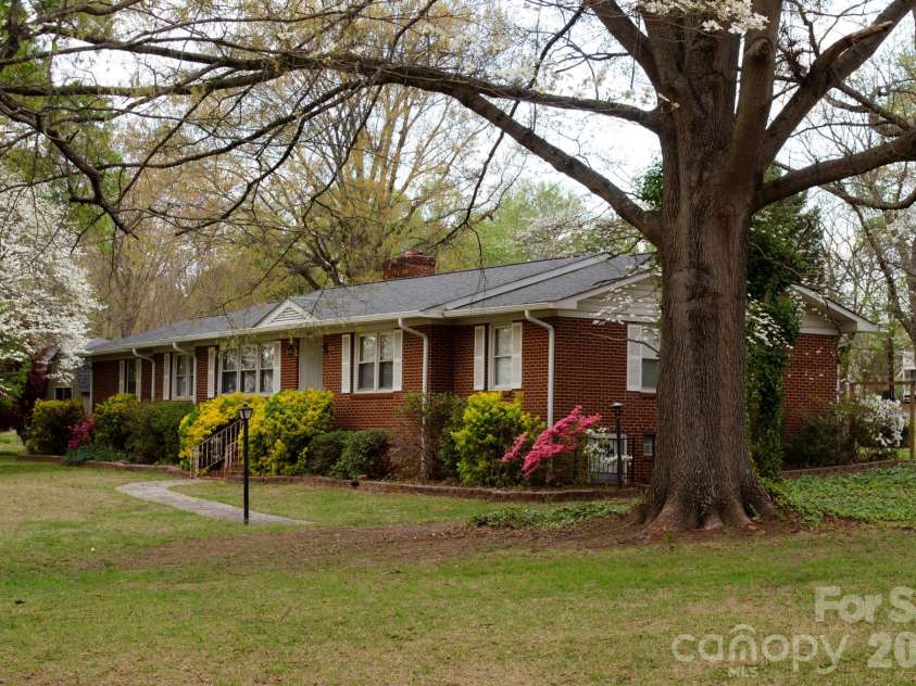 4646 Rainbow Drive, Kannapolis, NC 28081.  MLS# CAR4394032, YatesRealty ID 34076. 