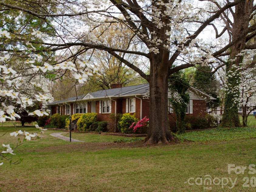 4646 Rainbow Drive, Kannapolis, NC 28081.  MLS# CAR4394032, YatesRealty ID 34076. 