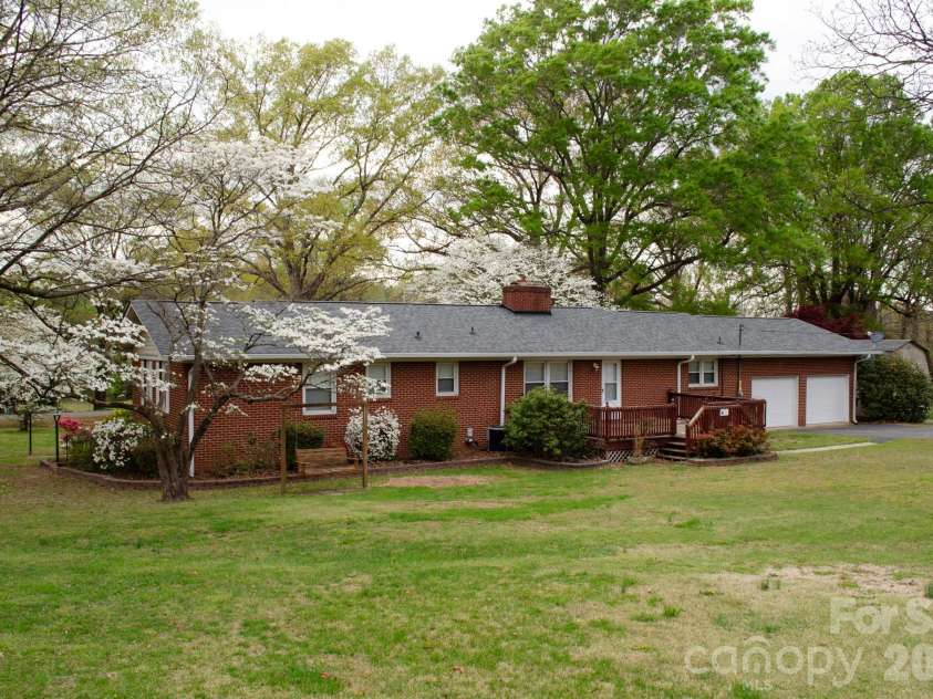 4646 Rainbow Drive, Kannapolis, NC 28081.  MLS# CAR4394032, YatesRealty ID 34076. 