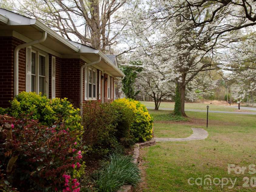 4646 Rainbow Drive, Kannapolis, NC 28081.  MLS# CAR4394032, YatesRealty ID 34076. 