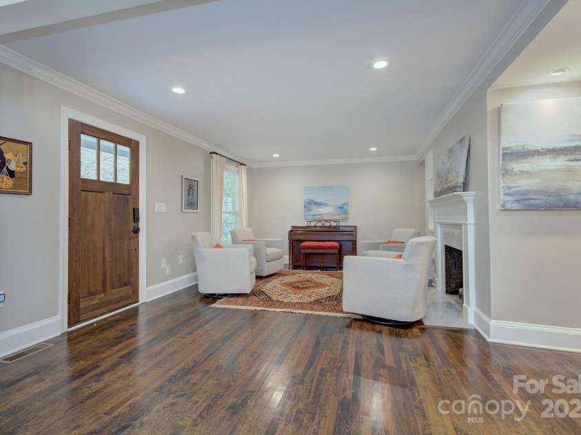823 Sedgefield Road, Charlotte, NC 28209.  MLS# CAR4293910, YatesRealty ID 34076. 