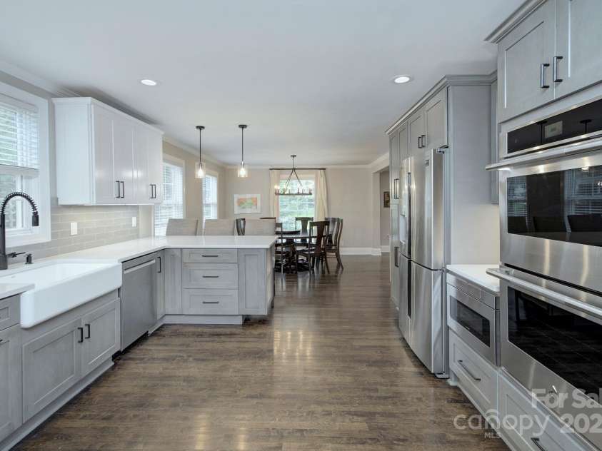 823 Sedgefield Road, Charlotte, NC 28209.  MLS# CAR4293910, YatesRealty ID 34076. 