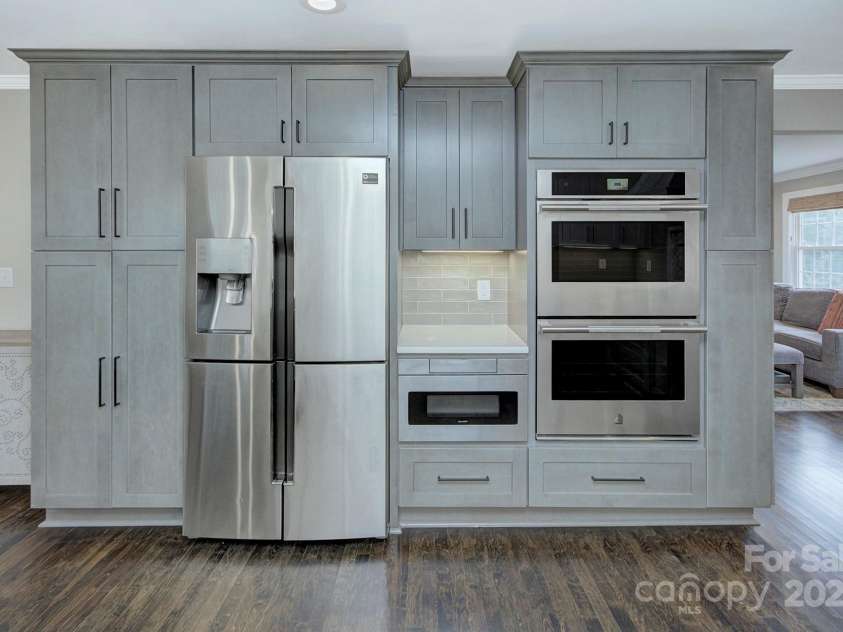 823 Sedgefield Road, Charlotte, NC 28209.  MLS# CAR4293910, YatesRealty ID 34076. 
