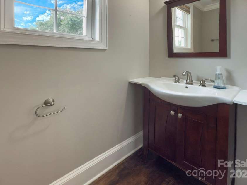 823 Sedgefield Road, Charlotte, NC 28209.  MLS# CAR4293910, YatesRealty ID 34076. 