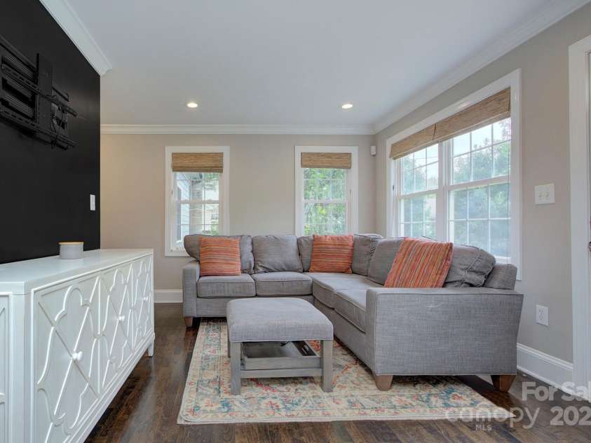 823 Sedgefield Road, Charlotte, NC 28209.  MLS# CAR4293910, YatesRealty ID 34076. 