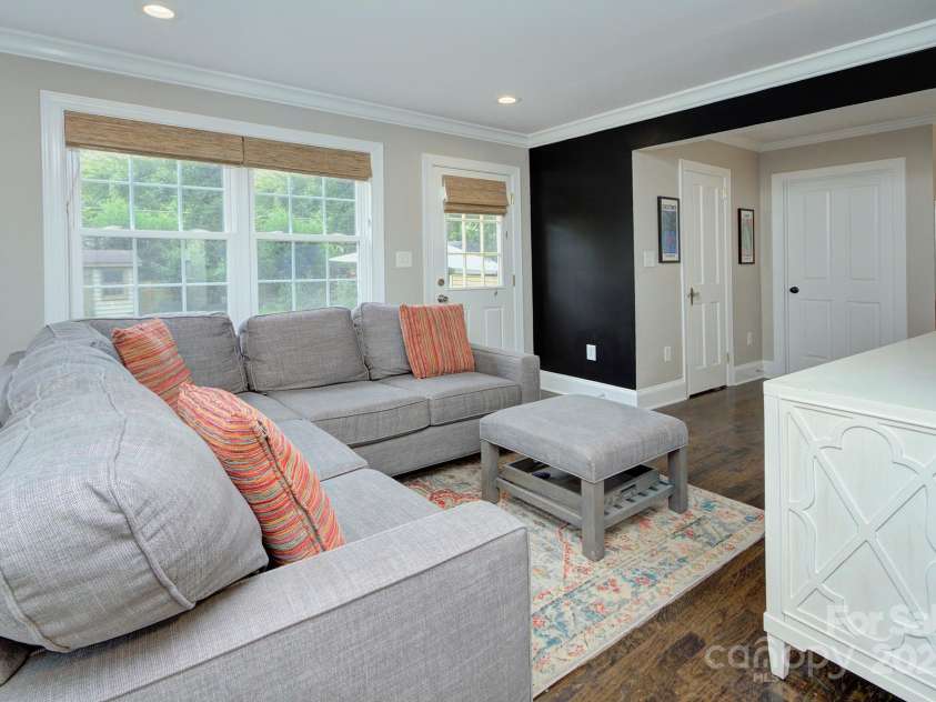 823 Sedgefield Road, Charlotte, NC 28209.  MLS# CAR4293910, YatesRealty ID 34076. 