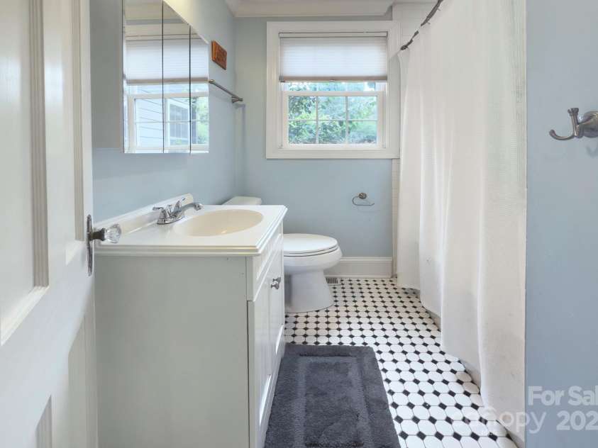 823 Sedgefield Road, Charlotte, NC 28209.  MLS# CAR4293910, YatesRealty ID 34076. 
