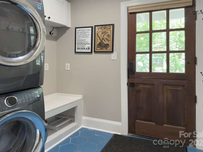 823 Sedgefield Road, Charlotte, NC 28209.  MLS# CAR4293910, YatesRealty ID 34076. 