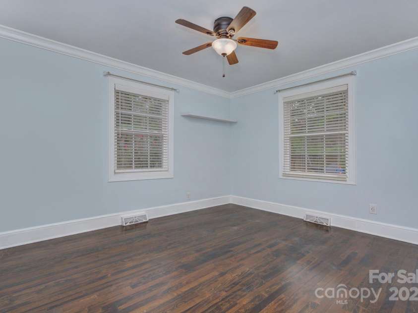 823 Sedgefield Road, Charlotte, NC 28209.  MLS# CAR4293910, YatesRealty ID 34076. 