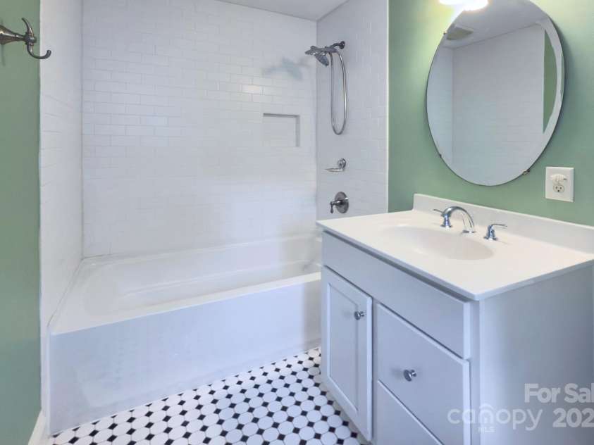 823 Sedgefield Road, Charlotte, NC 28209.  MLS# CAR4293910, YatesRealty ID 34076. 