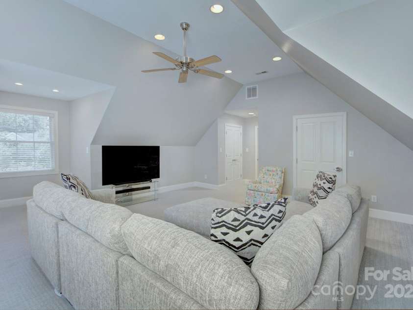 823 Sedgefield Road, Charlotte, NC 28209.  MLS# CAR4293910, YatesRealty ID 34076. 