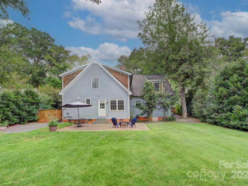 823 Sedgefield Road, Charlotte, NC 28209.  MLS# CAR4293910, YatesRealty ID 34076. 