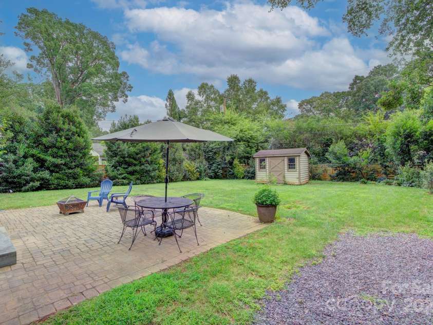823 Sedgefield Road, Charlotte, NC 28209.  MLS# CAR4293910, YatesRealty ID 34076. 
