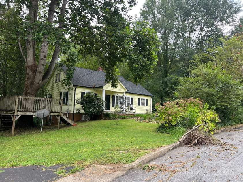 404 Patton Street, Morganton, NC 28655.  MLS# CAR4293800, YatesRealty ID 34078. 