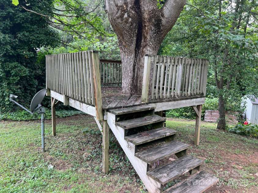 404 Patton Street, Morganton, NC 28655.  MLS# CAR4293800, YatesRealty ID 34078. 