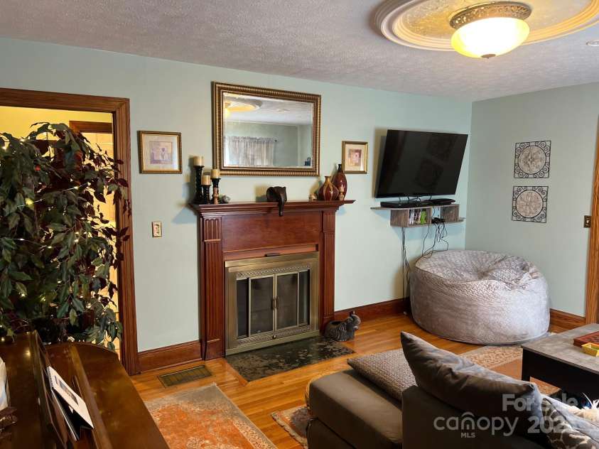 404 Patton Street, Morganton, NC 28655.  MLS# CAR4293800, YatesRealty ID 34078. 