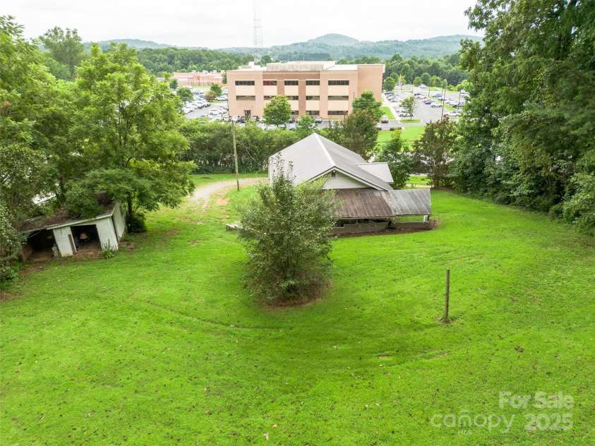 2326 Morganton Boulevard, Lenoir, NC 28645.  MLS# CAR4295145, YatesRealty ID 34079. 