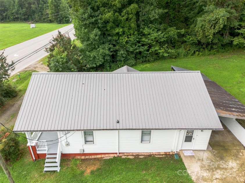 2326 Morganton Boulevard, Lenoir, NC 28645.  MLS# CAR4295145, YatesRealty ID 34079. 