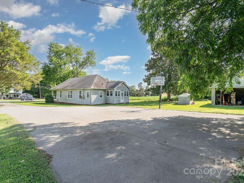 4712 Mooresville Road, Salisbury, NC 28147.  MLS# CAR4278392, YatesRealty ID 3408. 