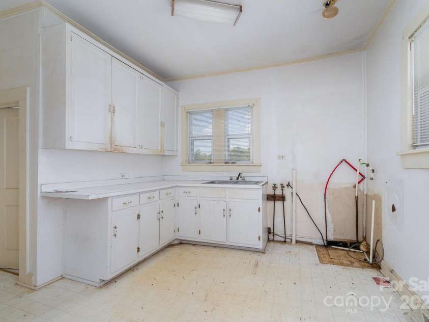 4712 Mooresville Road, Salisbury, NC 28147.  MLS# CAR4278392, YatesRealty ID 3408. 