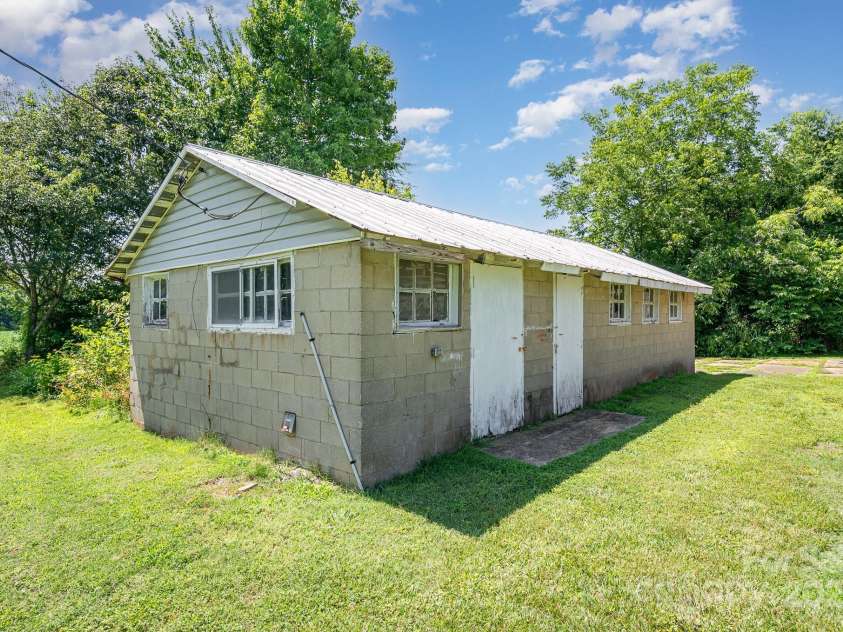 4712 Mooresville Road, Salisbury, NC 28147.  MLS# CAR4278392, YatesRealty ID 3408. 