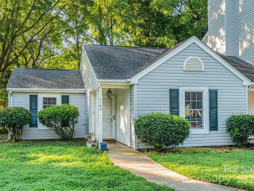 1542 Hunt Club Court, Rock Hill, SC 29732.  MLS# CAR4294831, YatesRealty ID 34081. 
