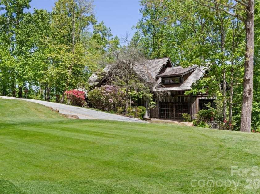 56 Spring House Drive, Burnsville, NC 28714.  MLS# CAR4376620, YatesRealty ID 34081. 