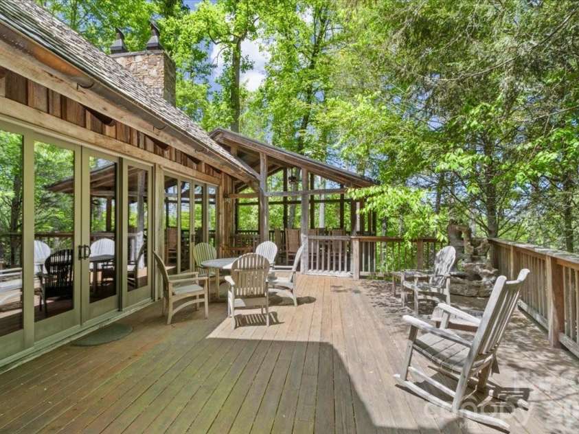 56 Spring House Drive, Burnsville, NC 28714.  MLS# CAR4376620, YatesRealty ID 34081. 