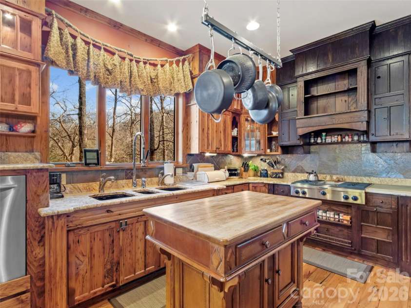 56 Spring House Drive, Burnsville, NC 28714.  MLS# CAR4376620, YatesRealty ID 34081. 