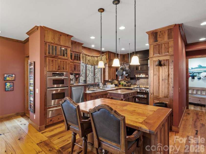 56 Spring House Drive, Burnsville, NC 28714.  MLS# CAR4376620, YatesRealty ID 34081. 