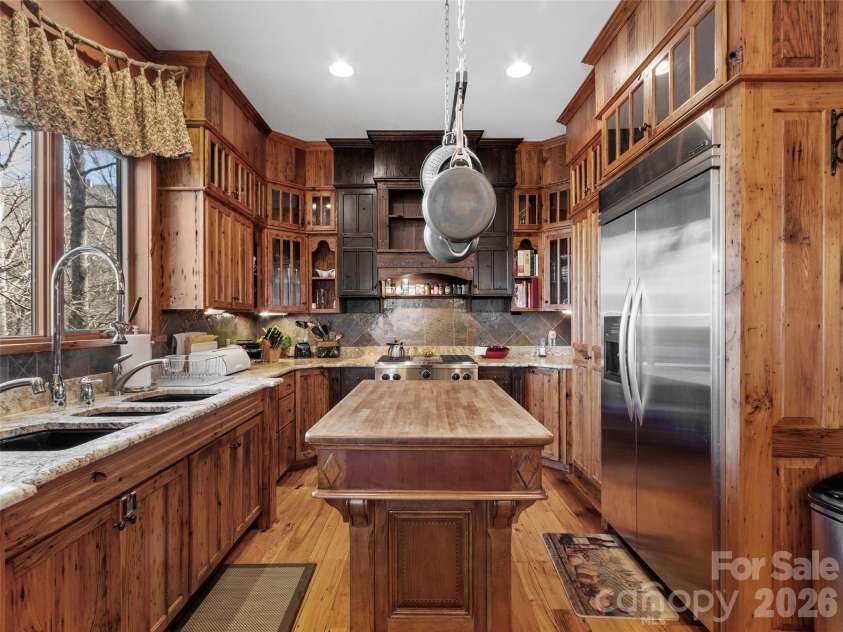 56 Spring House Drive, Burnsville, NC 28714.  MLS# CAR4376620, YatesRealty ID 34081. 