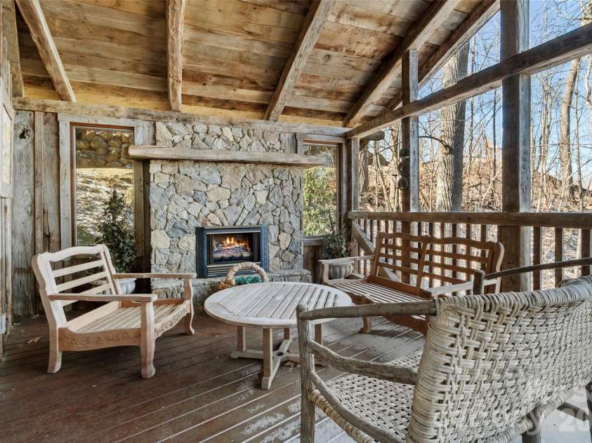 56 Spring House Drive, Burnsville, NC 28714.  MLS# CAR4376620, YatesRealty ID 34081. 