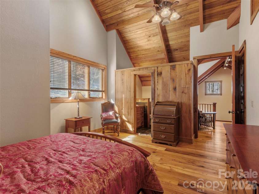 56 Spring House Drive, Burnsville, NC 28714.  MLS# CAR4376620, YatesRealty ID 34081. 