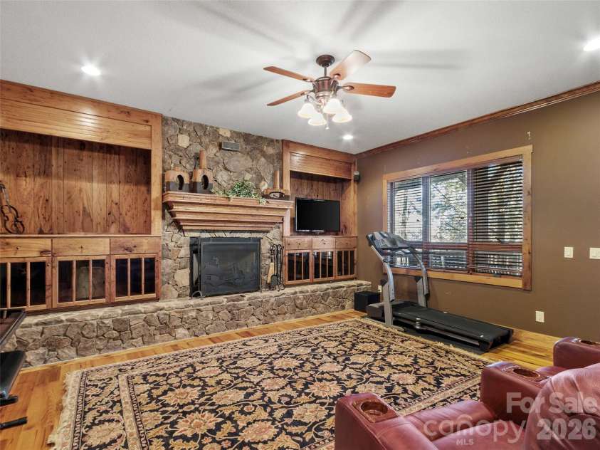 56 Spring House Drive, Burnsville, NC 28714.  MLS# CAR4376620, YatesRealty ID 34081. 