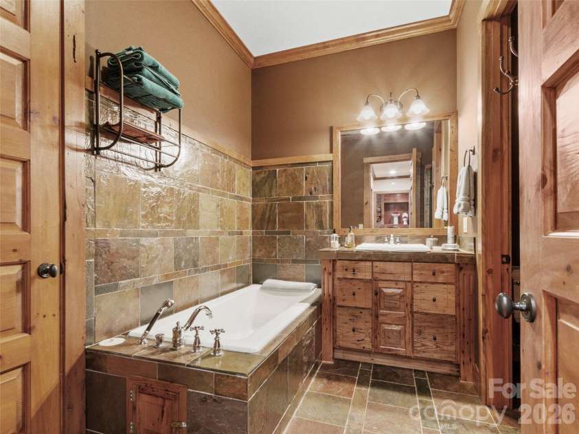 56 Spring House Drive, Burnsville, NC 28714.  MLS# CAR4376620, YatesRealty ID 34081. 