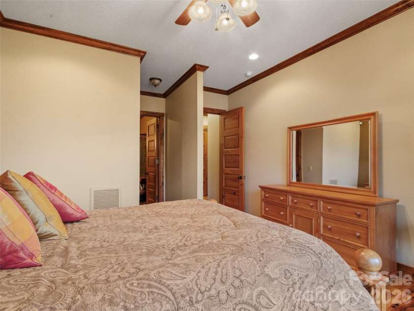 56 Spring House Drive, Burnsville, NC 28714.  MLS# CAR4376620, YatesRealty ID 34081. 