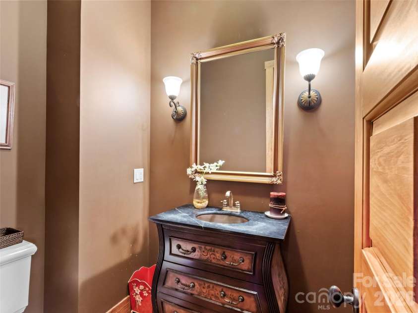 56 Spring House Drive, Burnsville, NC 28714.  MLS# CAR4376620, YatesRealty ID 34081. 