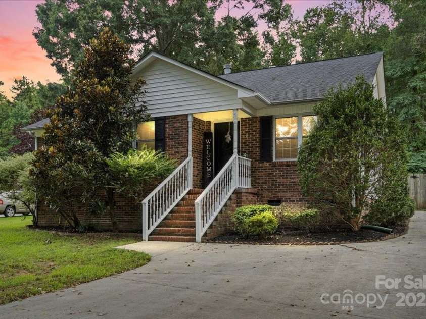 124 Roberts Avenue, York, SC 29745.  MLS# CAR4292592, YatesRealty ID 34082. 