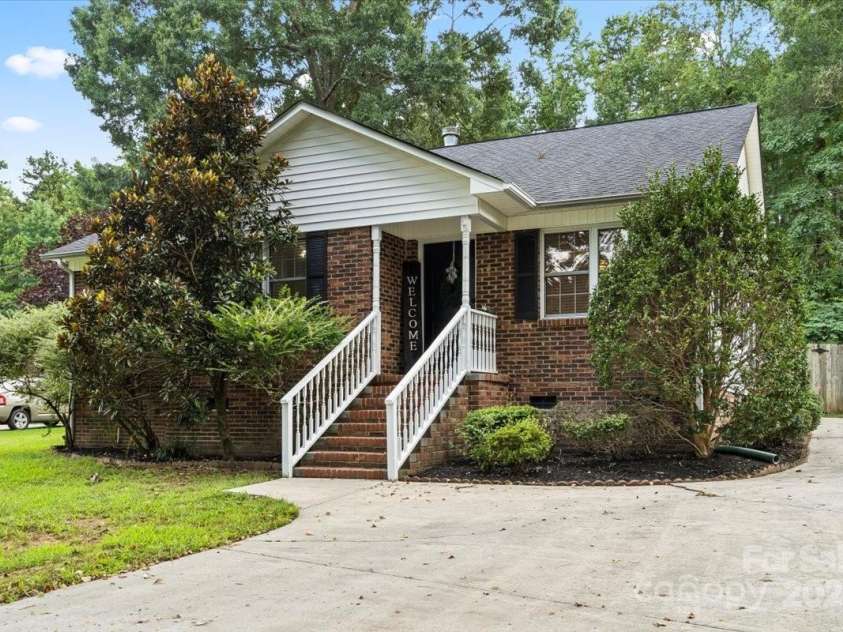 124 Roberts Avenue, York, SC 29745.  MLS# CAR4292592, YatesRealty ID 34082. 