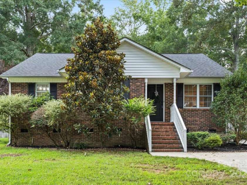 124 Roberts Avenue, York, SC 29745.  MLS# CAR4292592, YatesRealty ID 34082. 