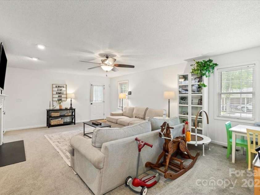 124 Roberts Avenue, York, SC 29745.  MLS# CAR4292592, YatesRealty ID 34082. 