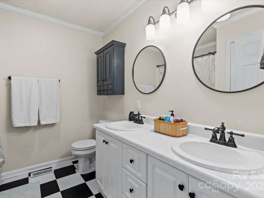 124 Roberts Avenue, York, SC 29745.  MLS# CAR4292592, YatesRealty ID 34082. 