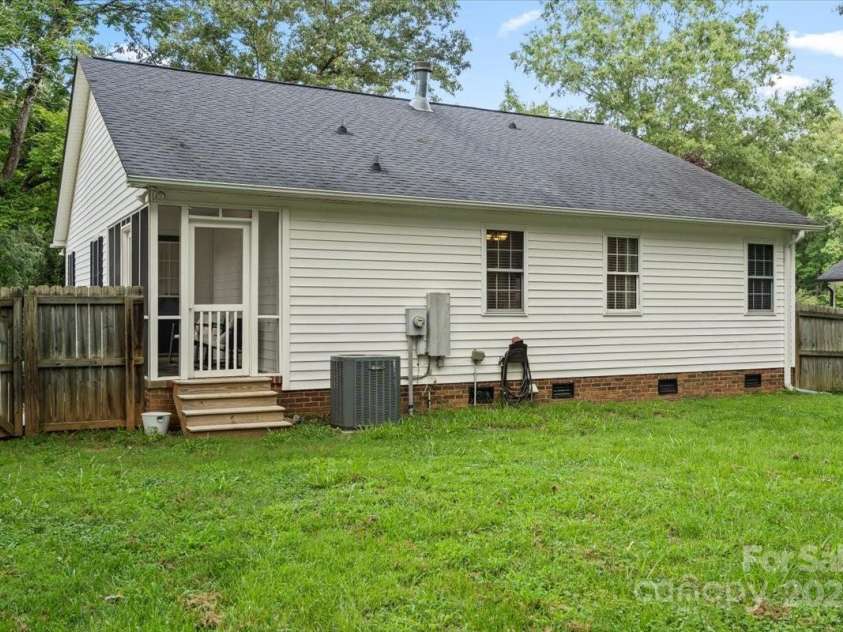 124 Roberts Avenue, York, SC 29745.  MLS# CAR4292592, YatesRealty ID 34082. 