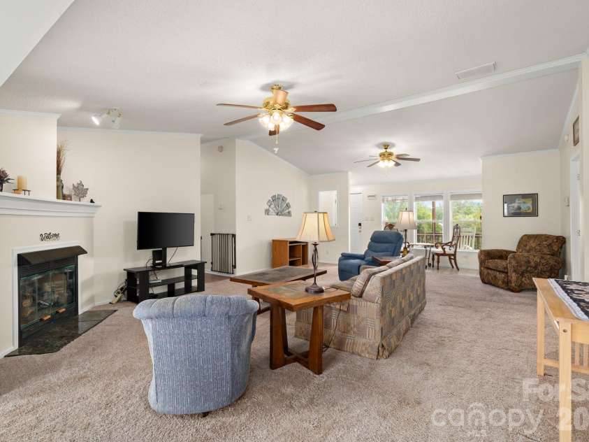 30 Countryside Drive, Hendersonville, NC 28792.  MLS# CAR4393532, YatesRealty ID 34083. 